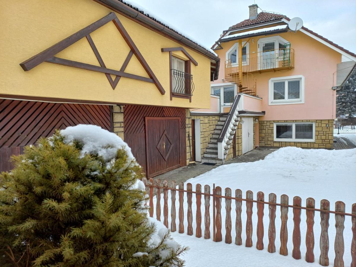 Apartman Elegant Bešeňová Buitenkant foto